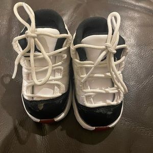 Air Jordan 11 toddler size 4